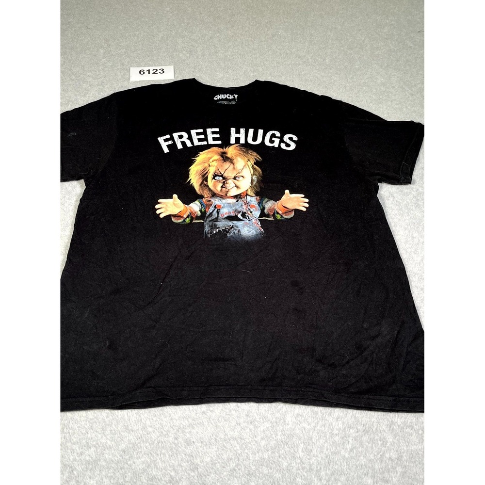 Chunky T Shirt Mens XL Black Cotton Child's Play Chucky Free Hugs Graphic Print